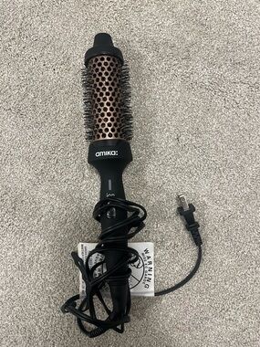 Amika thermal brush